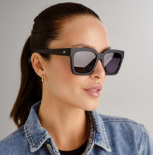 Charger l'image dans la galerie, WEEKEND RIOT - NOIR MAT