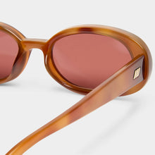 Charger l'image dans la galerie, OUTTA LOVE- VINTAGE TORT