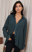 Load image into Gallery viewer, Romy Satin Crepe Shirt - Emerald
